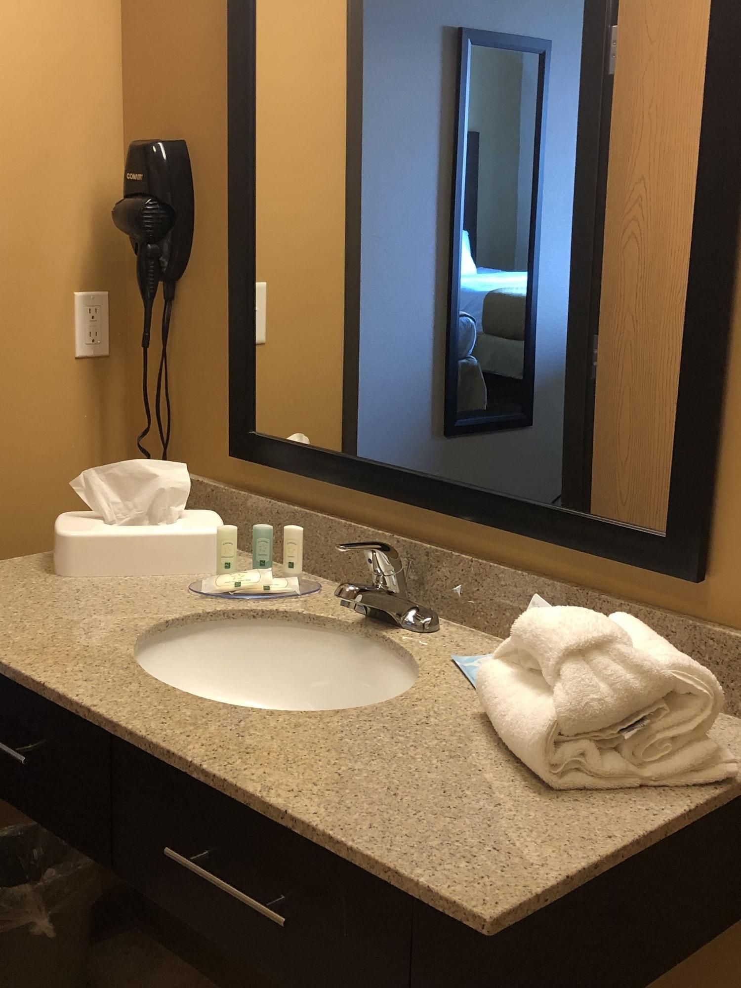 Quality Inn & Suites مينوت، داكوتا الشمالية المظهر الخارجي الصورة