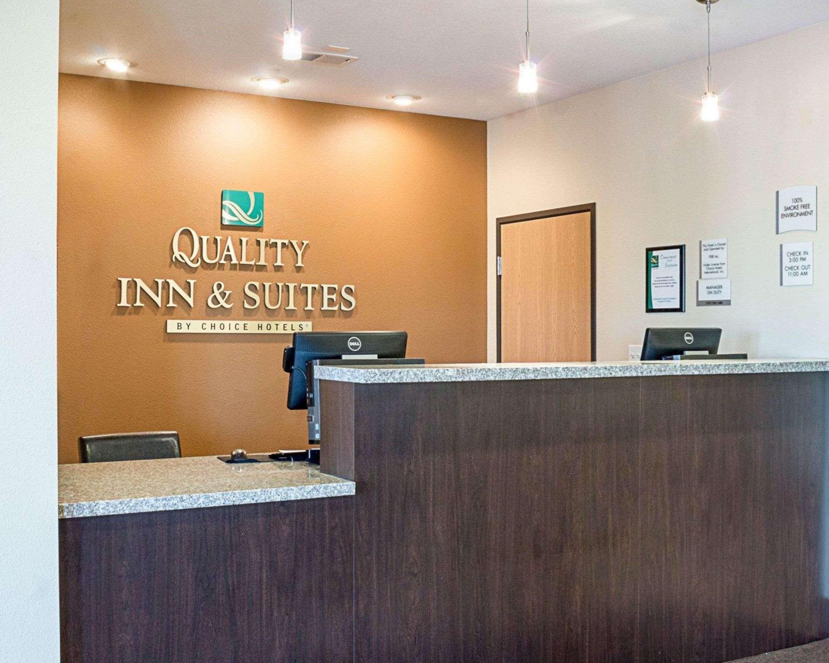 Quality Inn & Suites مينوت، داكوتا الشمالية المظهر الخارجي الصورة